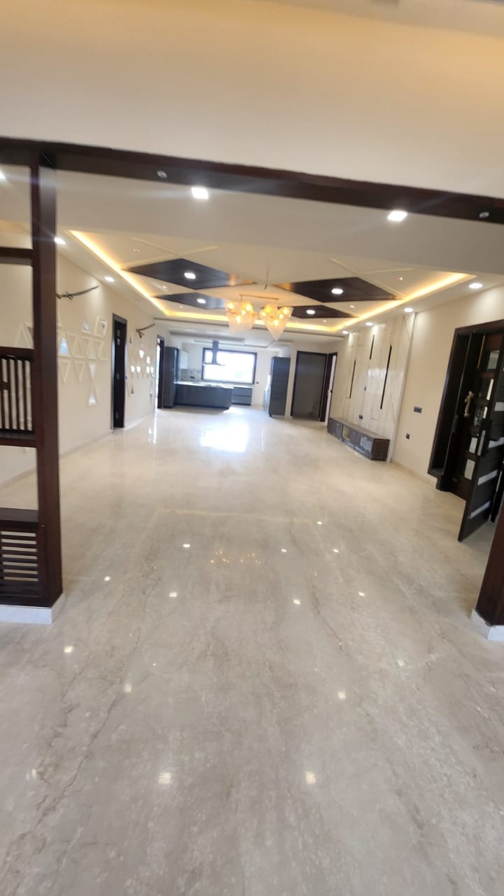 4 BHK, Builder Floor