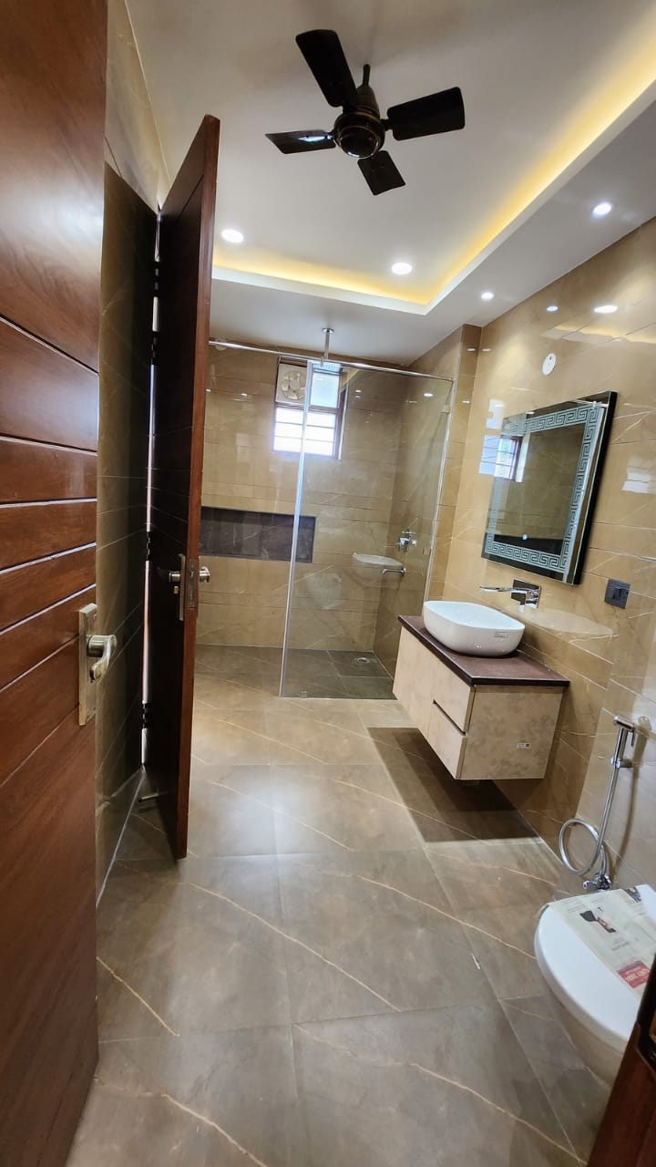 4 BHK, Builder Floor