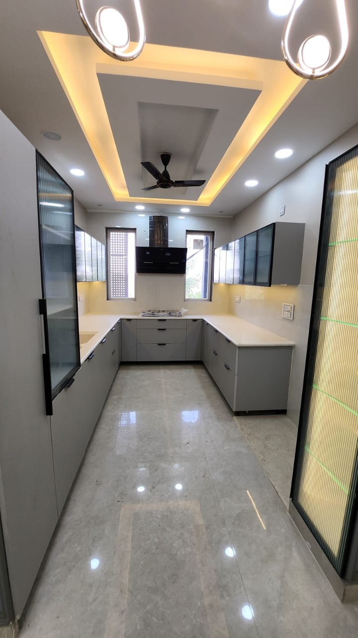 4 BHK, Builder Floor