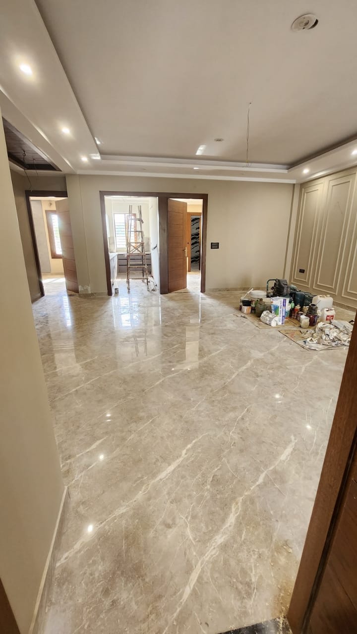 4 BHK, Builder Floor