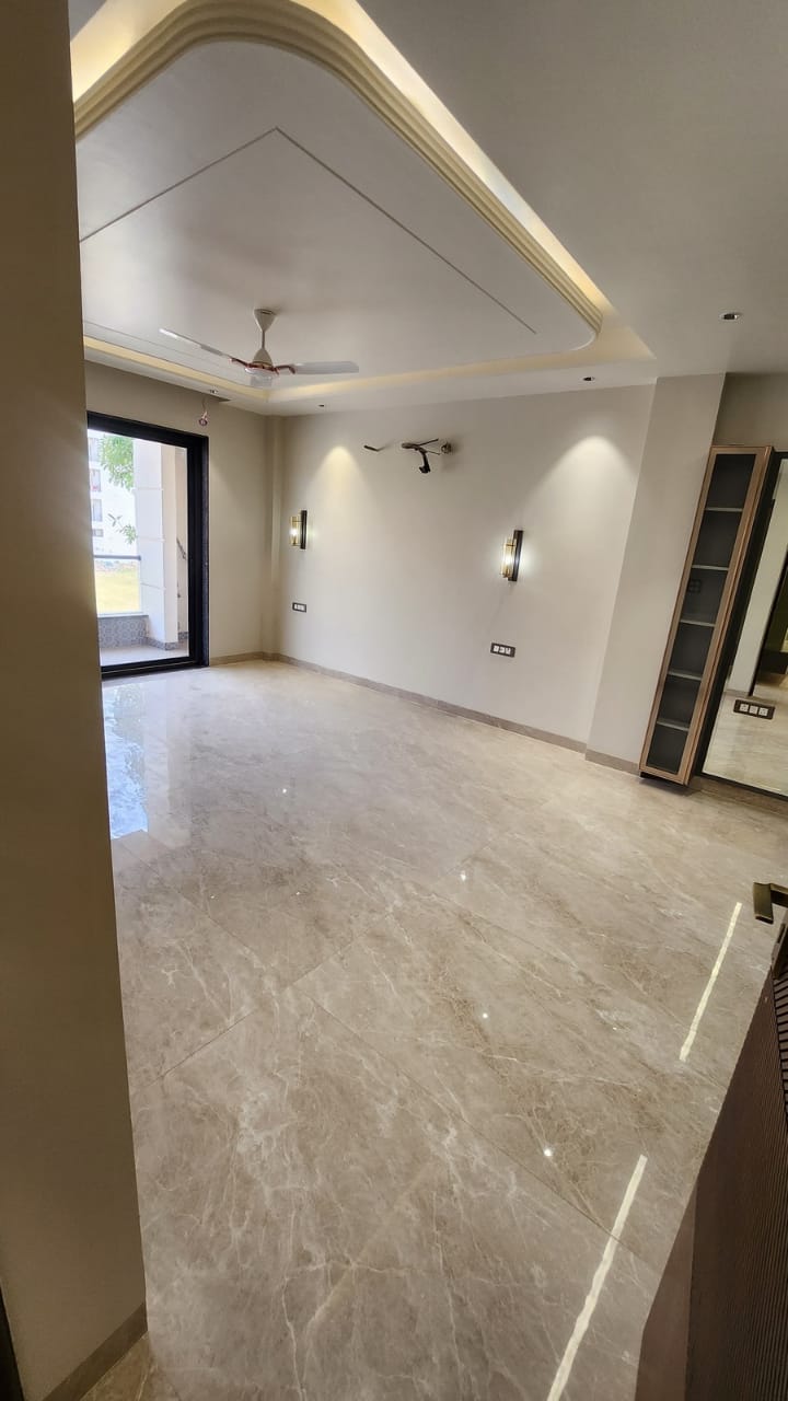 4 BHK, Builder Floor