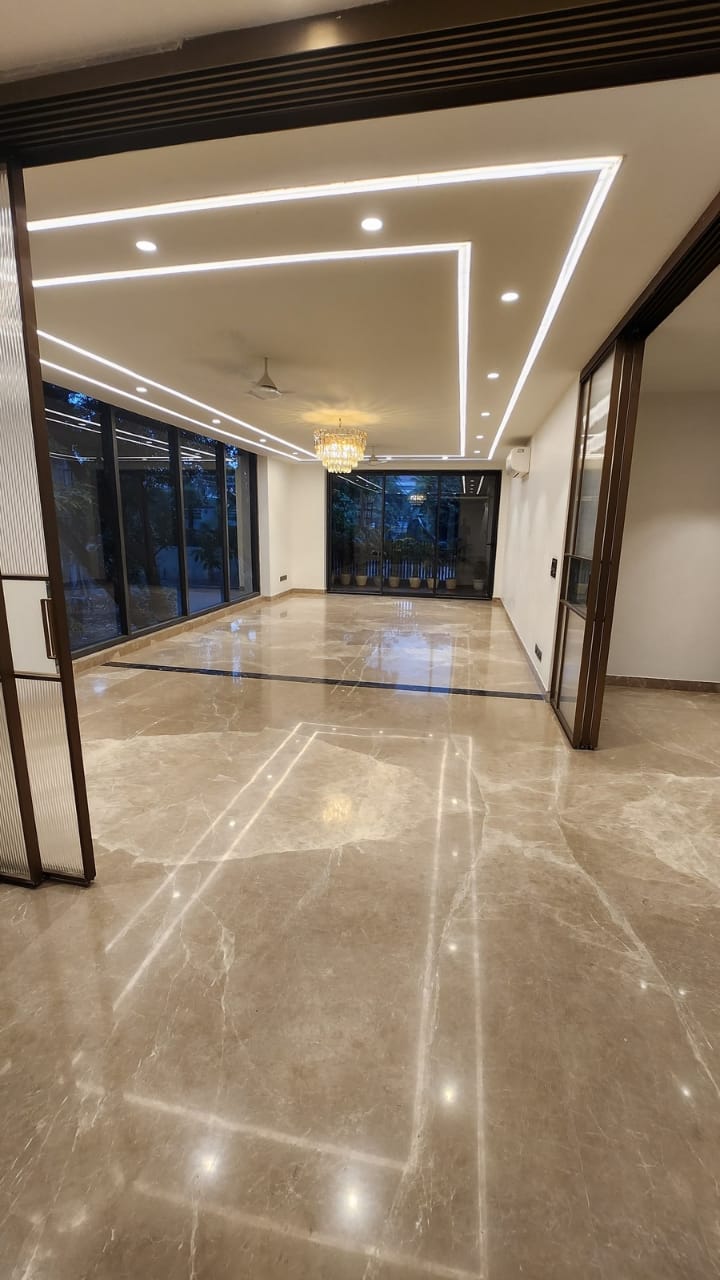 4 BHK, Builder Floor