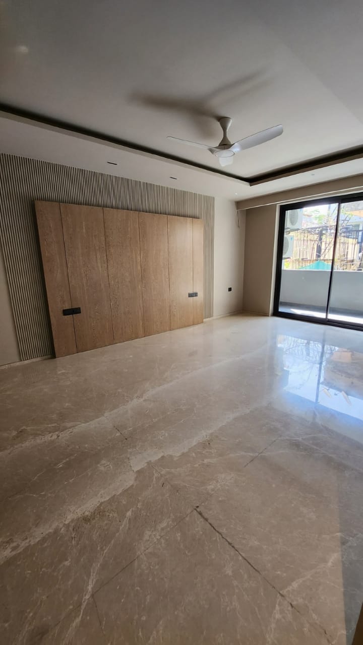 4 BHK, Builder Floor